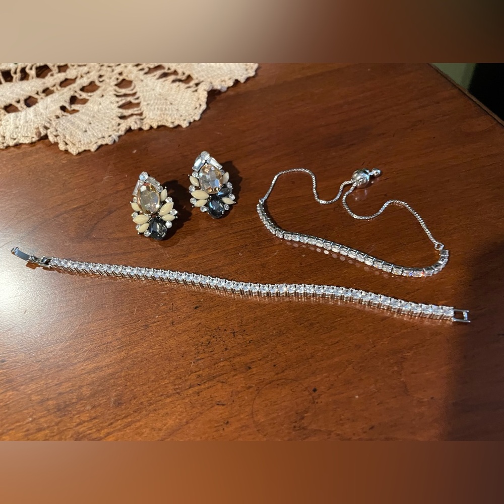 Amazon Silver/Black/Cream Earring & bracelet CZ Set (like new)